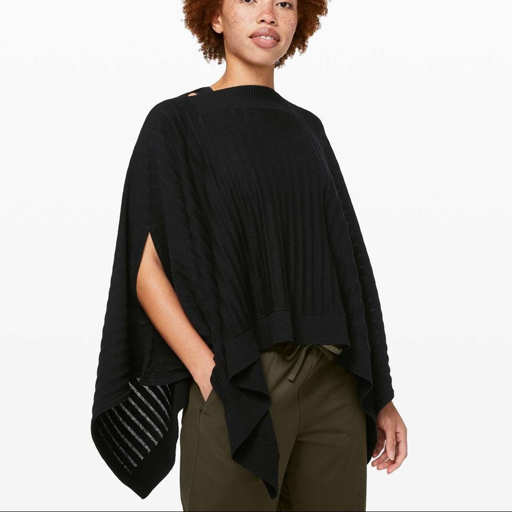 Lululemon Forward Flow Poncho
Black (1st Release)